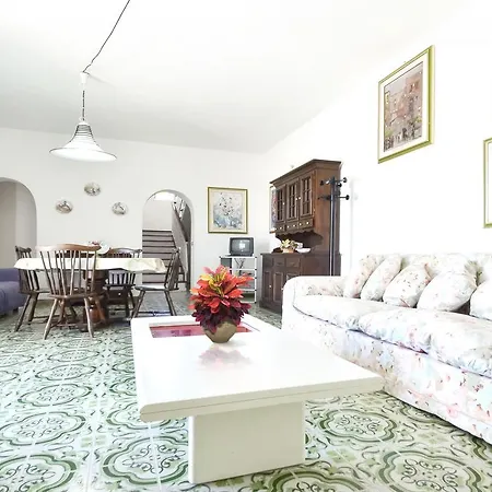 Luisa Vila Sorrento
